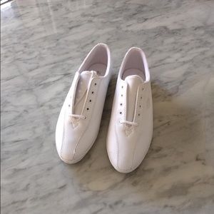 [LIKE 🆕] LA Gear: Lifestyle Women’s Classic shoes